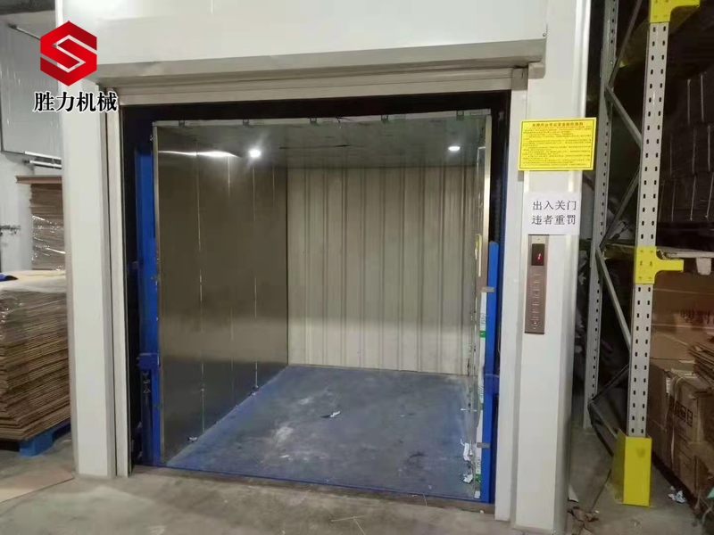 4层4站载重2吨导轨式液压升降货梯